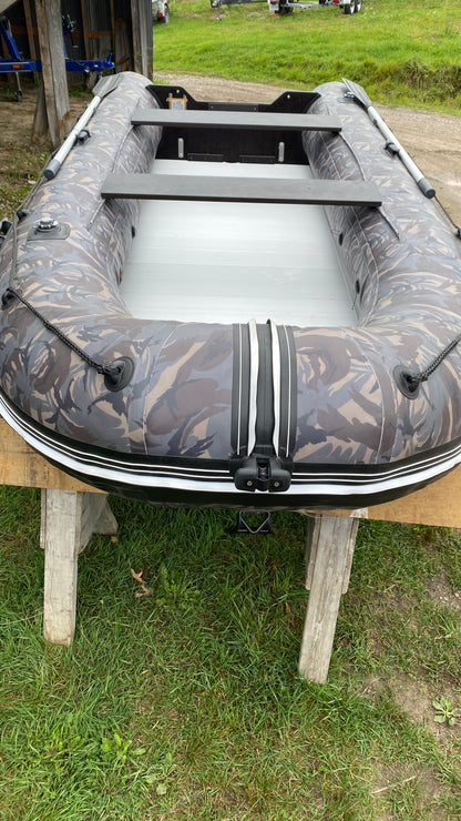 Navigator LK400AL Camo Boat