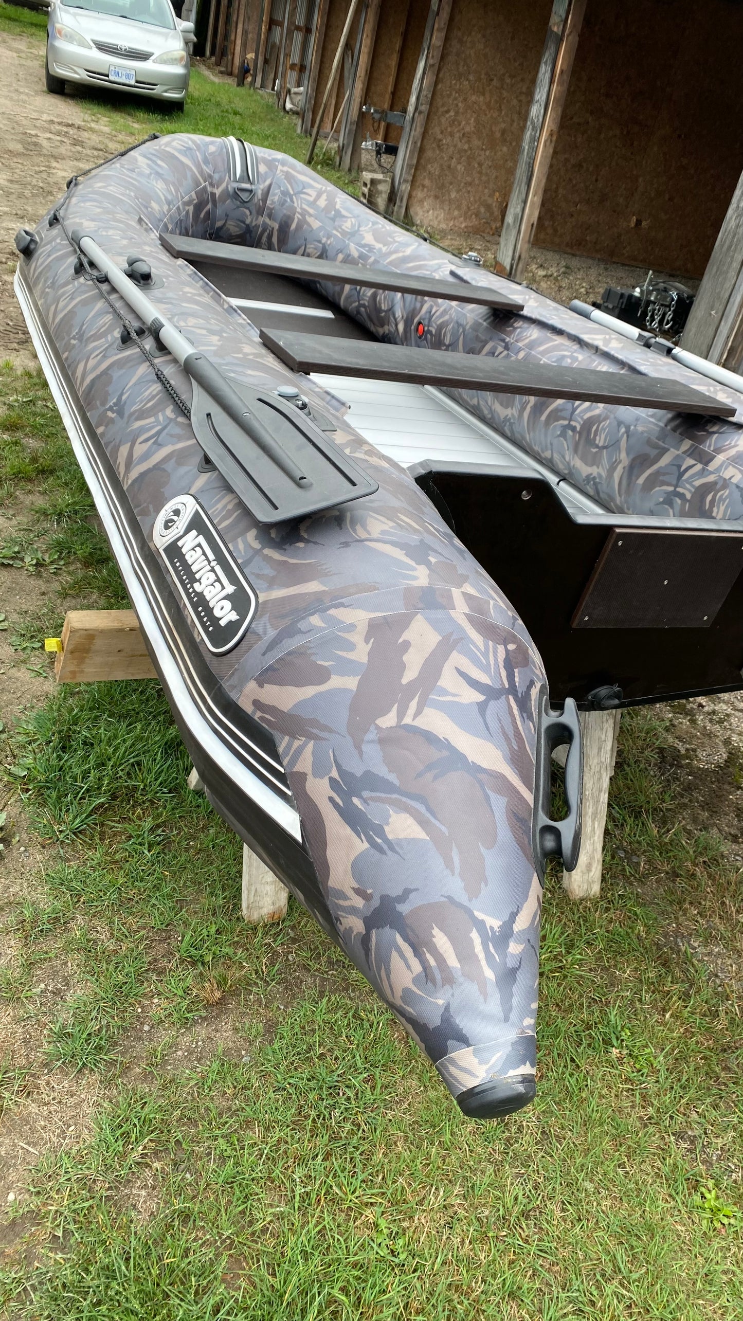 Navigator LK400AL Camo Boat